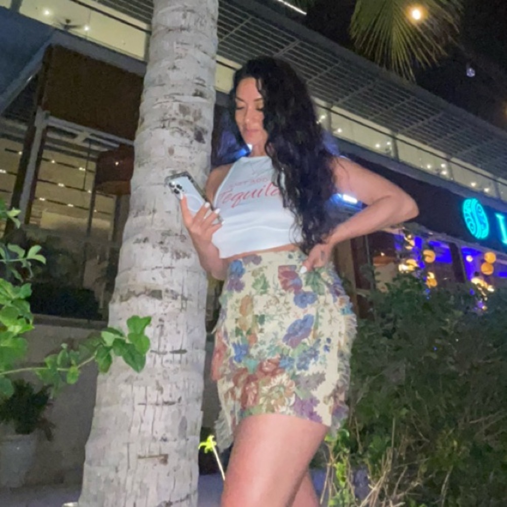 Light High Waist Skirt with Brief Design